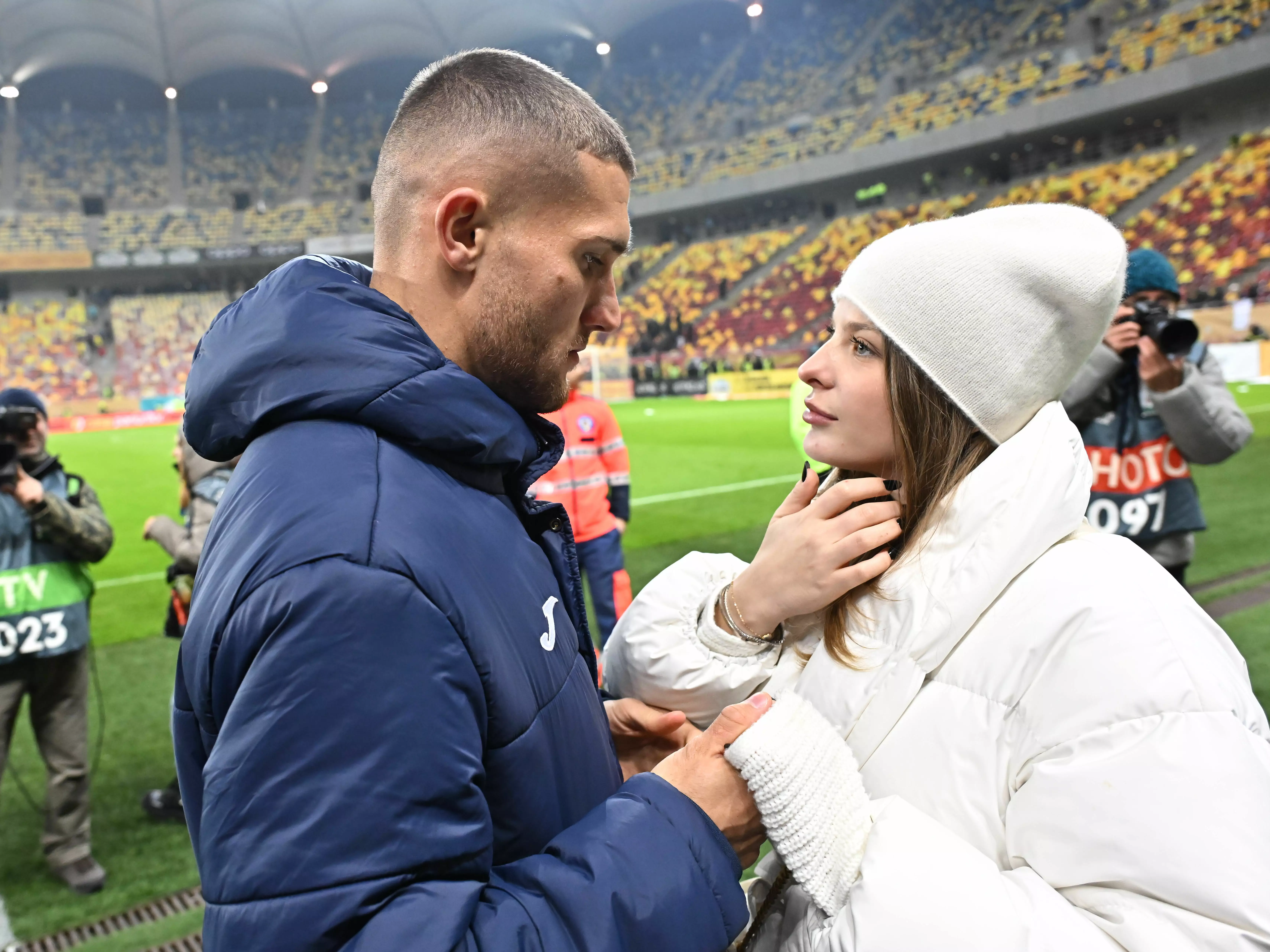 FOTO Prezență surprinzătoare pe Arena Națională! Partenera lui Daniel Bîrligea a atras privirile tuturor: cât de bine arată